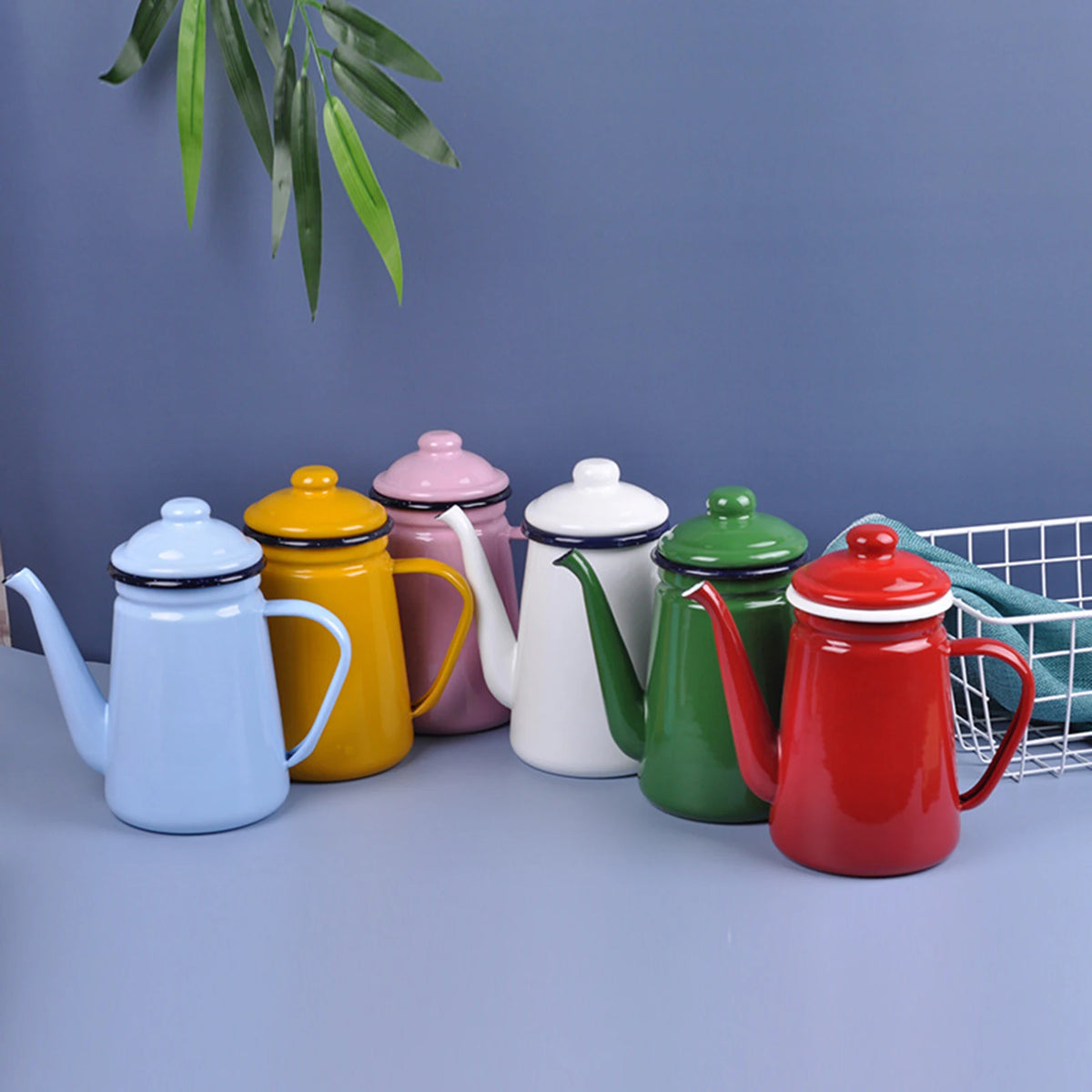 Vintage enamel coffee pot 1.1l versatile retro style