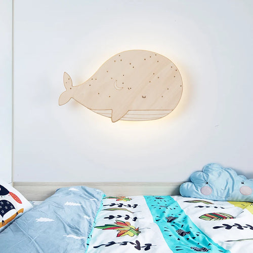 Decorative modern wooden whale wall light for children - vue 4 sur 8