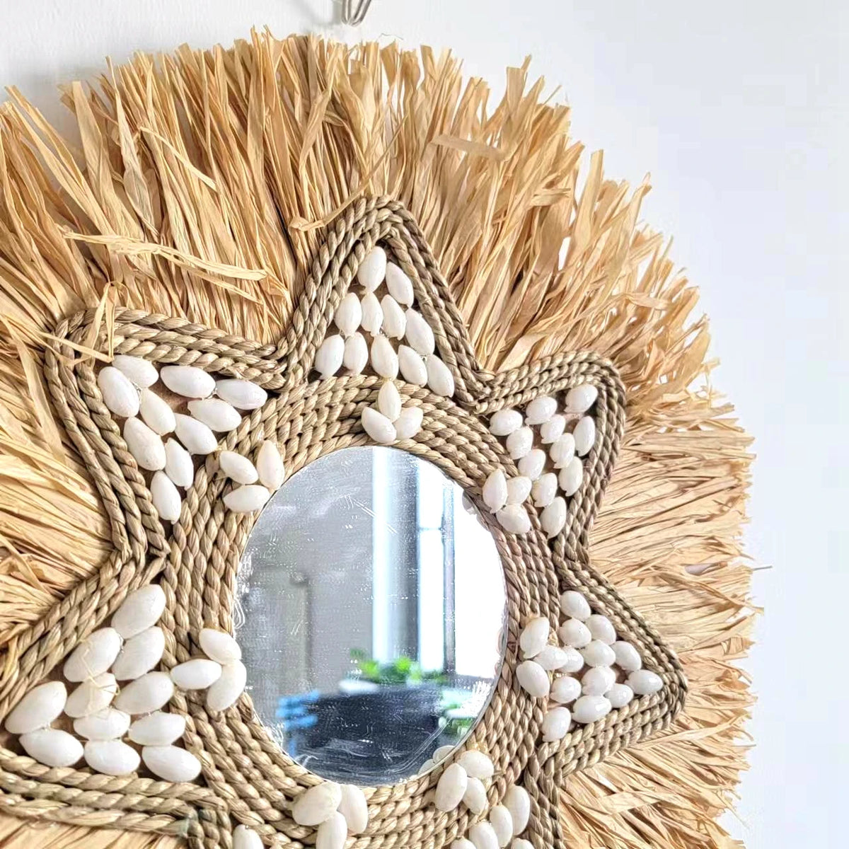 decorative mirror made of raffia and shells for wall decoration - vue 3 sur 5