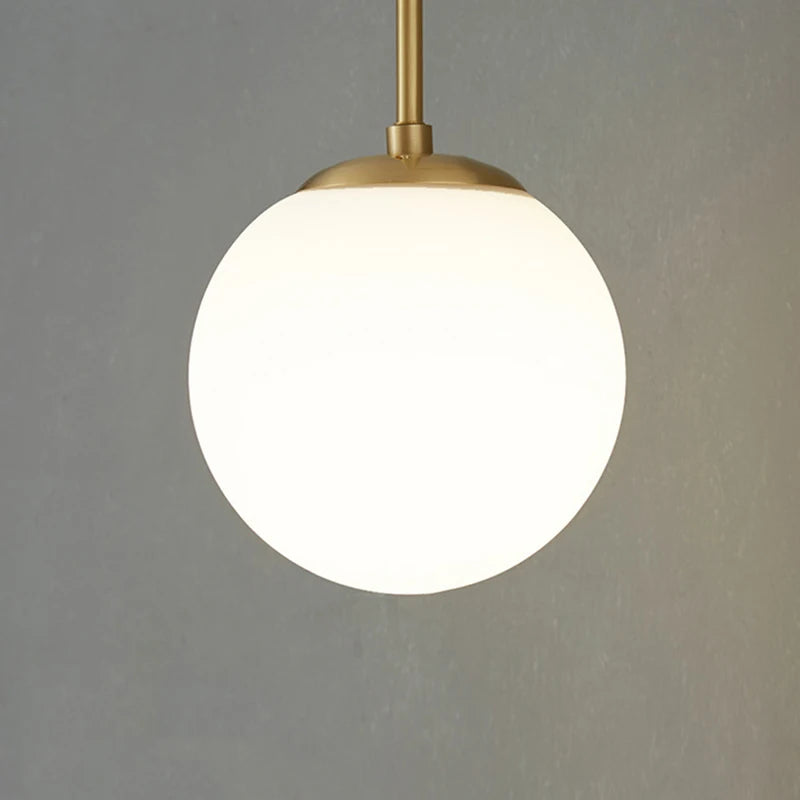 Minimalist brass wall light for multiple uses - vue 5 sur 9