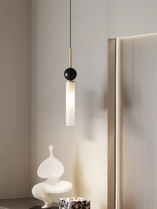 Modern minimalist pendant light for an elegant and contemporary interior - vue 2 sur 10