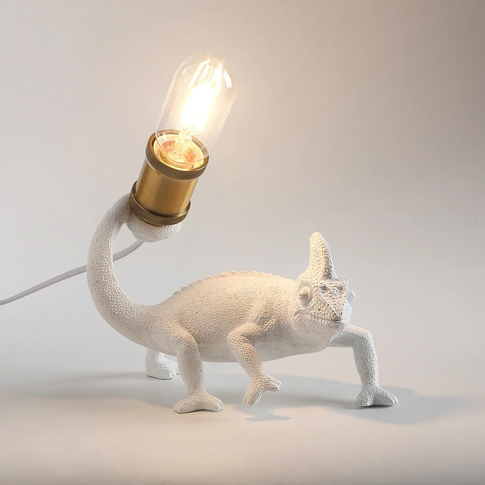 Modern decorative nordic lizard table lamp for indoor use