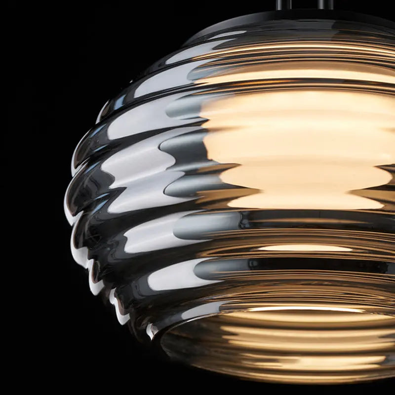 Modern glass pendant light for an elegant interior - vue 4 sur 6