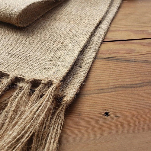 Rustic jute table runner with braided tassels - vue 4 sur 7