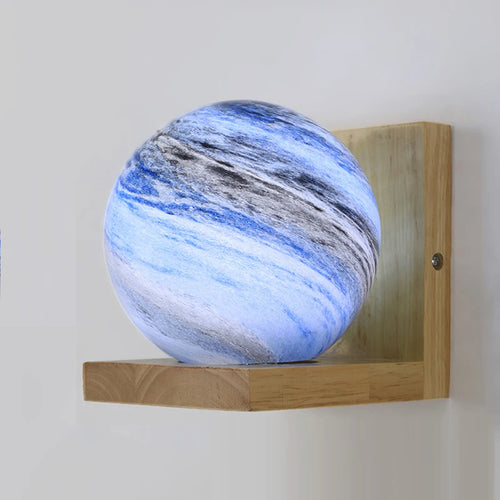 Modern wooden wall light with planet LED shade - vue 2 sur 8