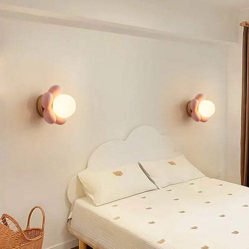 Children's flower wall light white pink resin bedside bedroom decor - vue 4 sur 10