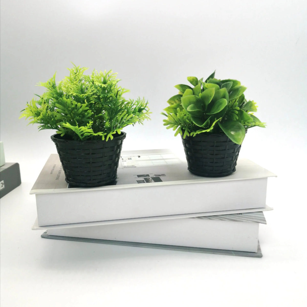 Mini artificial potted plant for decoration and festive events - vue 4 sur 11