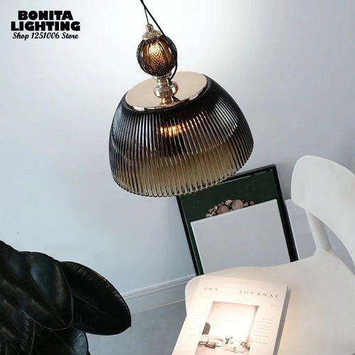 Sculpted glass pendant with retro style and modern vibe - vue 4 sur 8