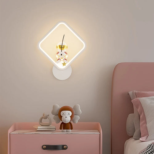 Modern minimalist moon astronaut bedside lamp - vue 2 sur 18