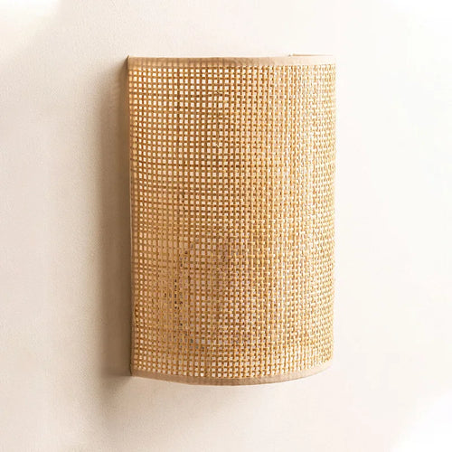 Southeast Asian style rattan wall light with minimalist switch - vue 4 sur 10