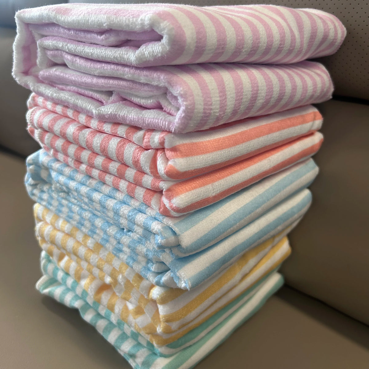 Personalised monogram beach towel preppy stripe style - vue 5 sur 6
