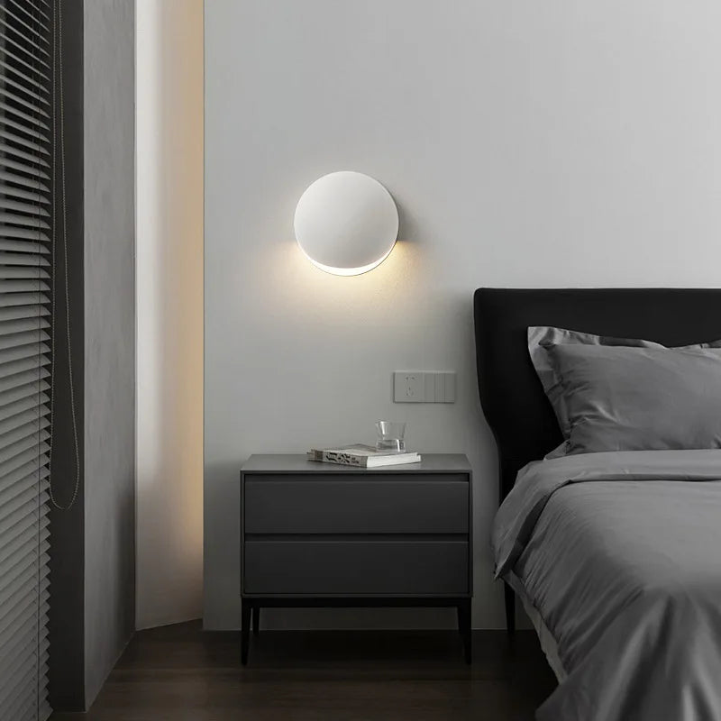 Modern iron and acrylic wall light with elegant design for interiors - vue 4 sur 8