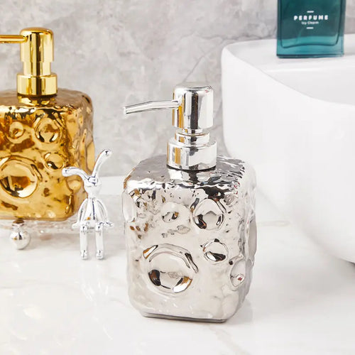 golden ceramic bottle with moon decor for lotion - vue 5 sur 11
