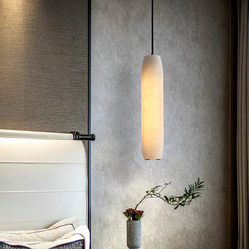 Modern natural marble and brass pendant light with adjustable cord - vue 3 sur 7