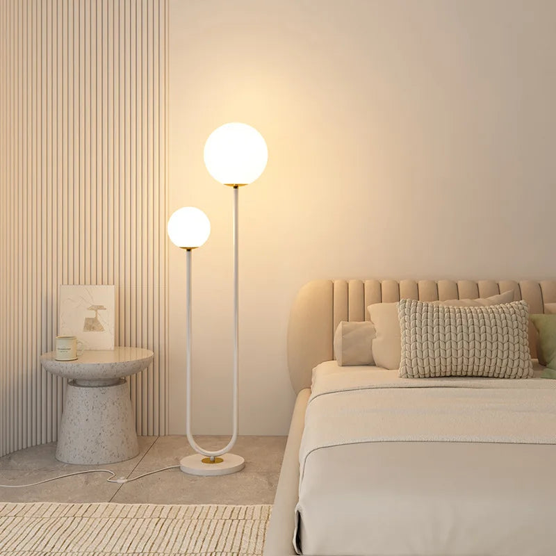 Metal floor lamp with 3-level dimming and frosted glass