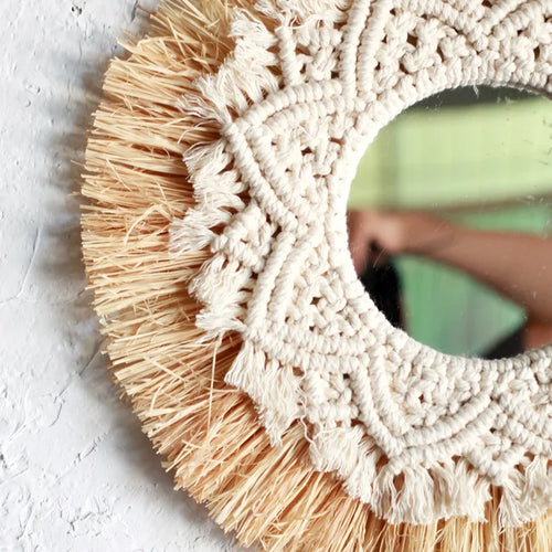 woven straw wall mirror for bohemian and festive decoration - vue 5 sur 7