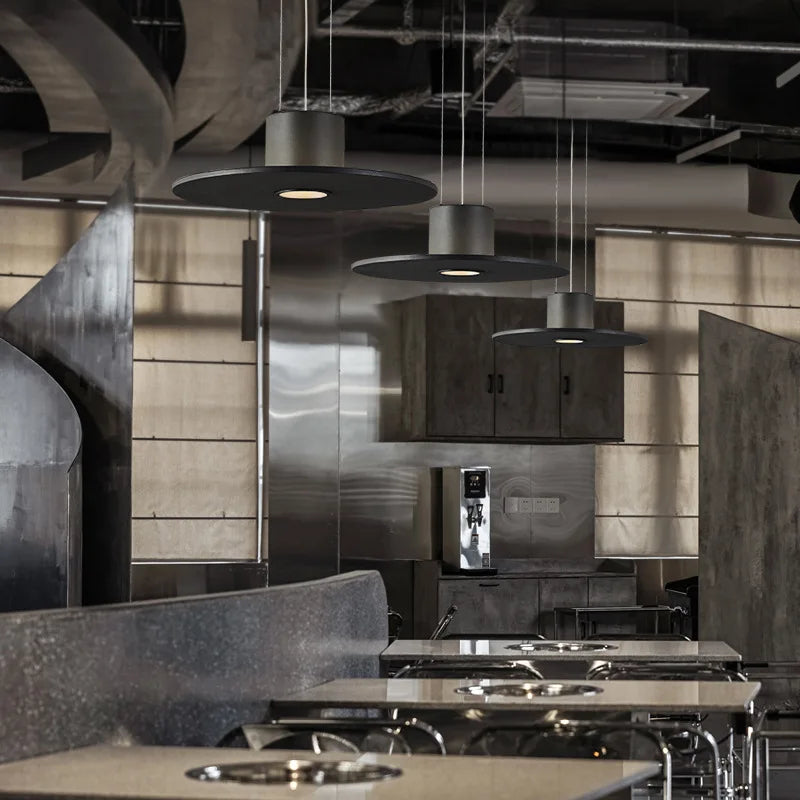 Minimalist adjustable height UFO LED pendant lamp - vue 4 sur 8