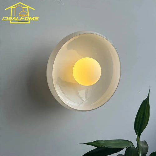 Minimalist Danish design round glass wall light for indoor use - vue 5 sur 7