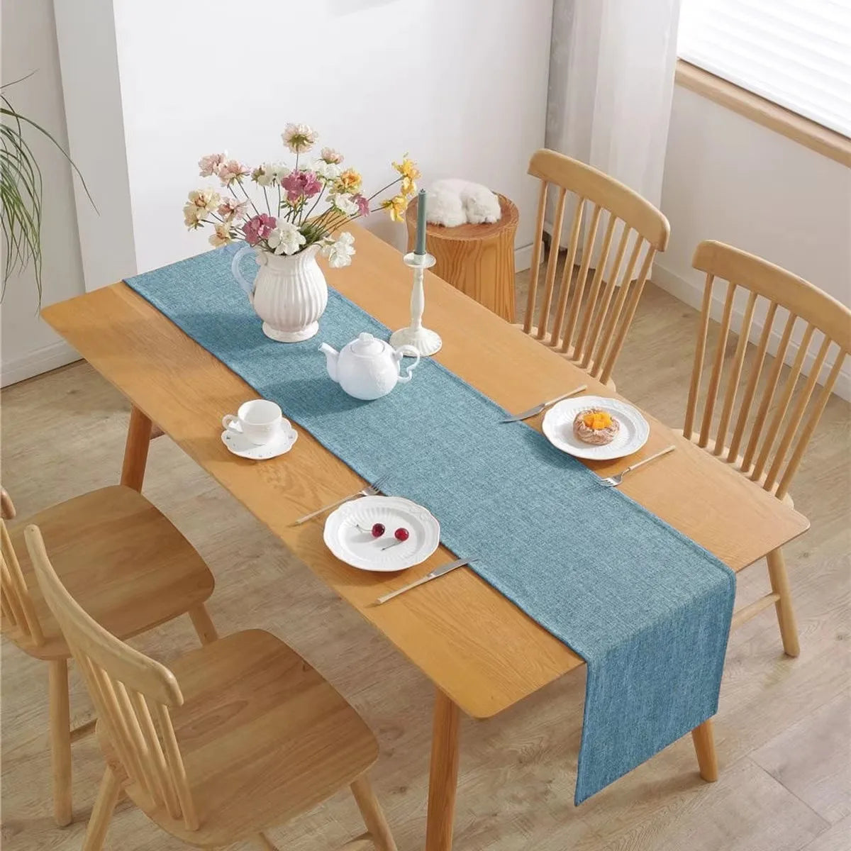 Christmas red wrinkle-resistant polyester table runner