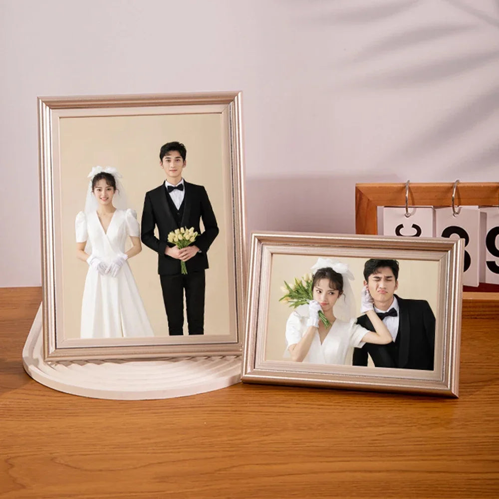 Wooden photo frame for family portraits and travel memories - vue 5 sur 10