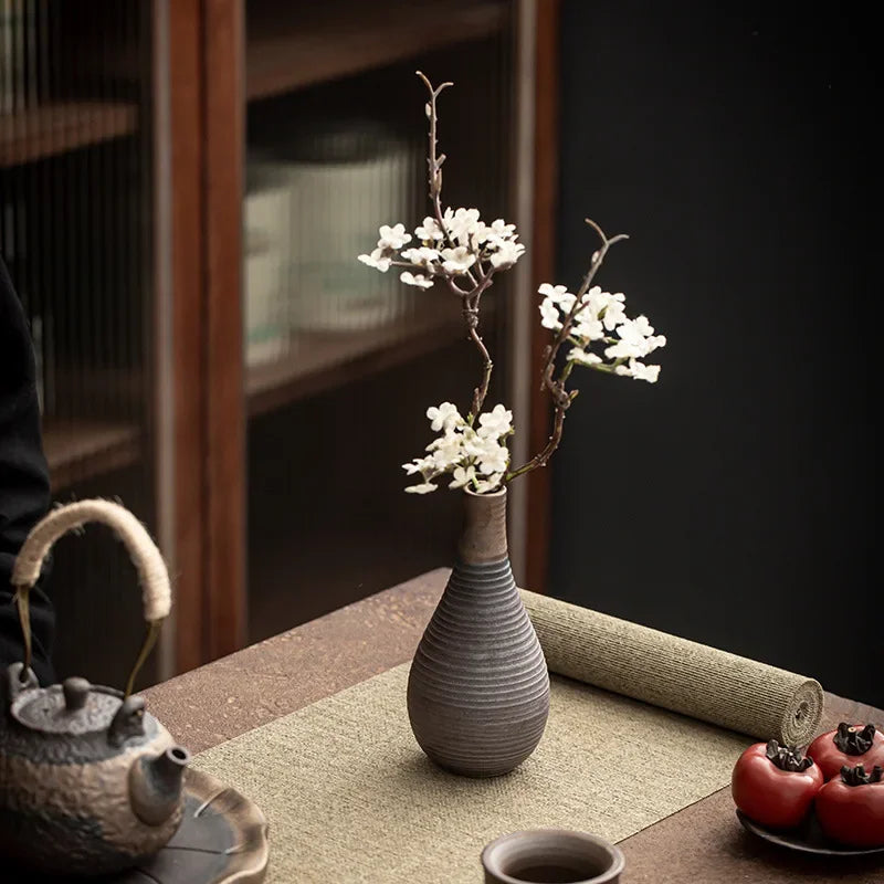 antique handmade ceramic vases modern minimalist style - vue 3 sur 10
