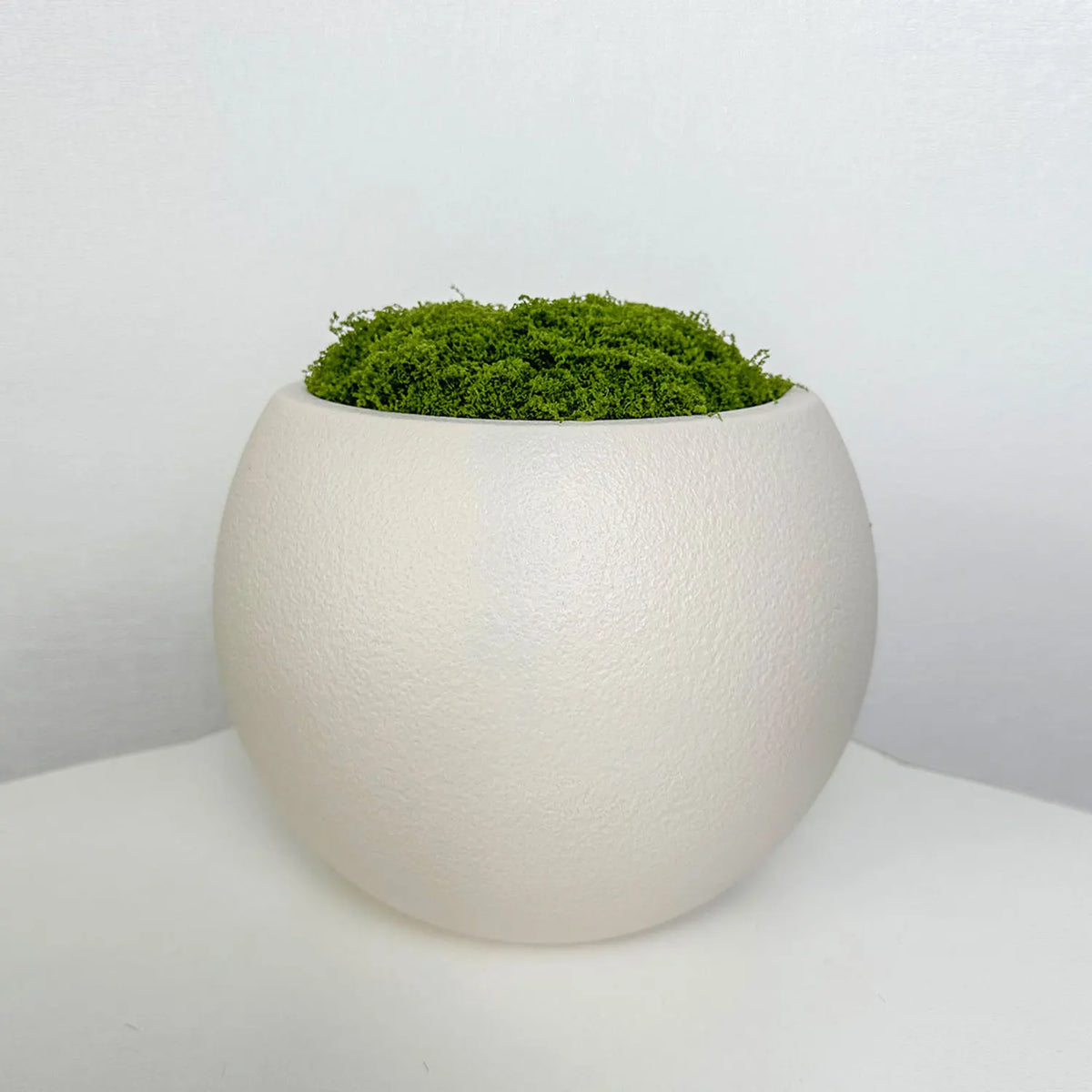 plastic flower pot for modern and elegant decoration