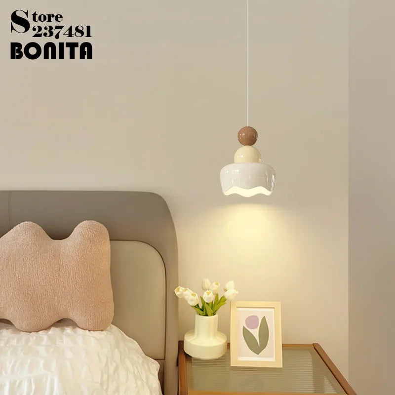 Cream floral pendant light for a warm atmosphere