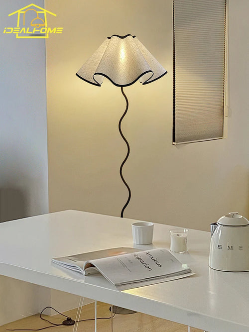 Modern floor lamp with nordic floral fabric shade - vue 2 sur 7
