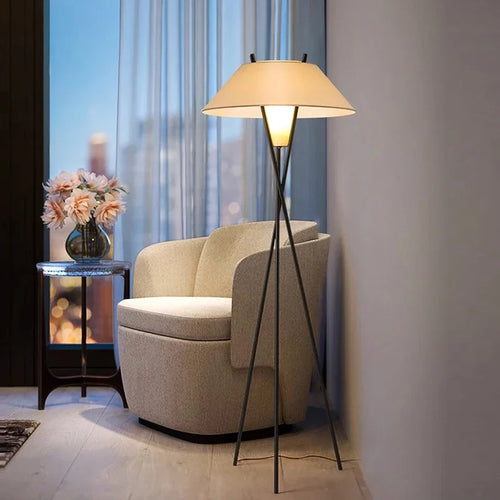 Modern LED floor lamp with foot switch for home decor - vue 2 sur 7