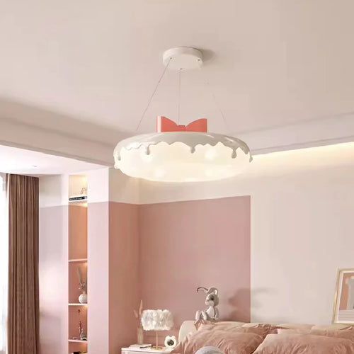 Donut-shaped chandelier with pink bow for children's decor - vue 2 sur 13