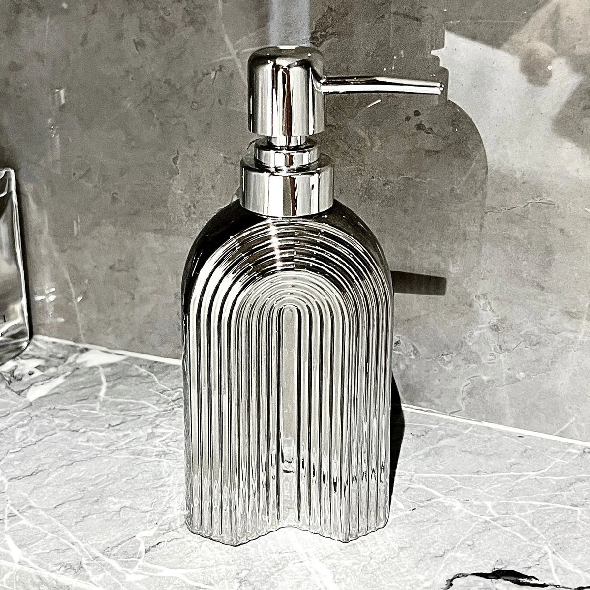 bouteille créative de désinfectant pour les mains luxe salle de bain - vue 6 sur 6