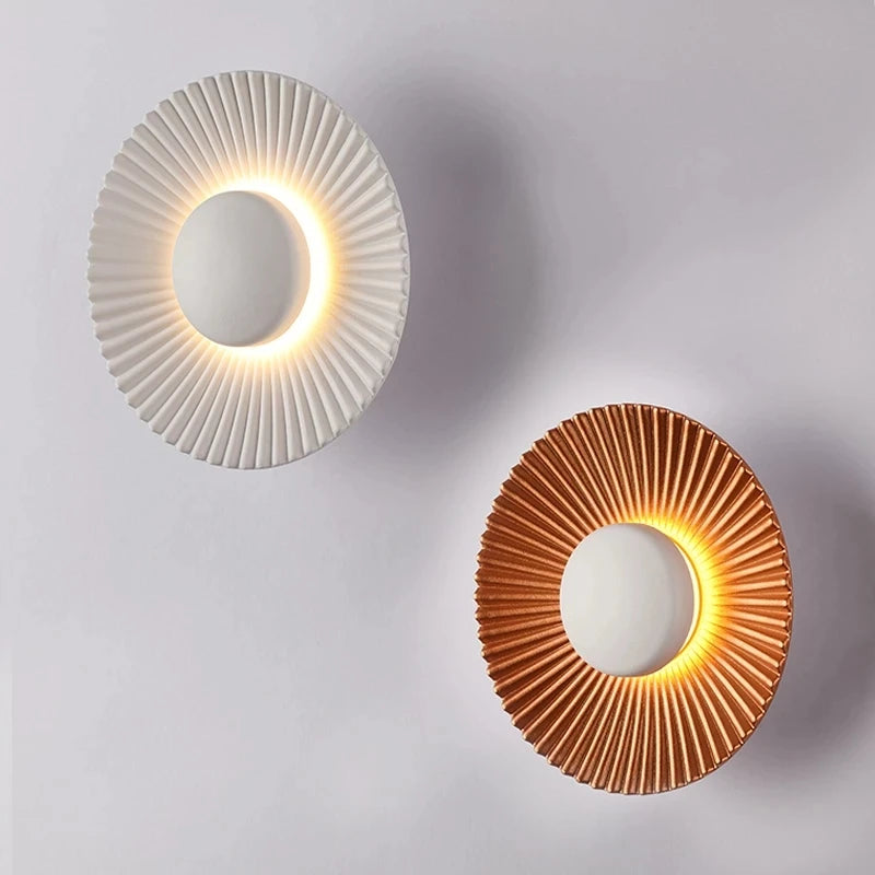 Modern disc-shaped LED wall light for interior decoration