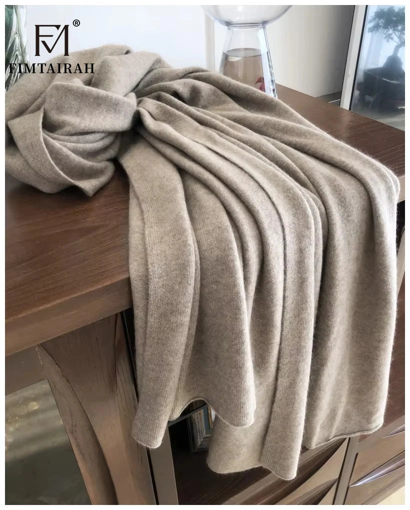 Elegant pure cashmere knitted scarf with fringes - vue 2 sur 7