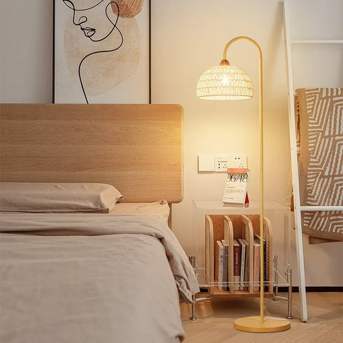 Vintage rattan floor lamp for indoor ambient lighting - vue 3 sur 7