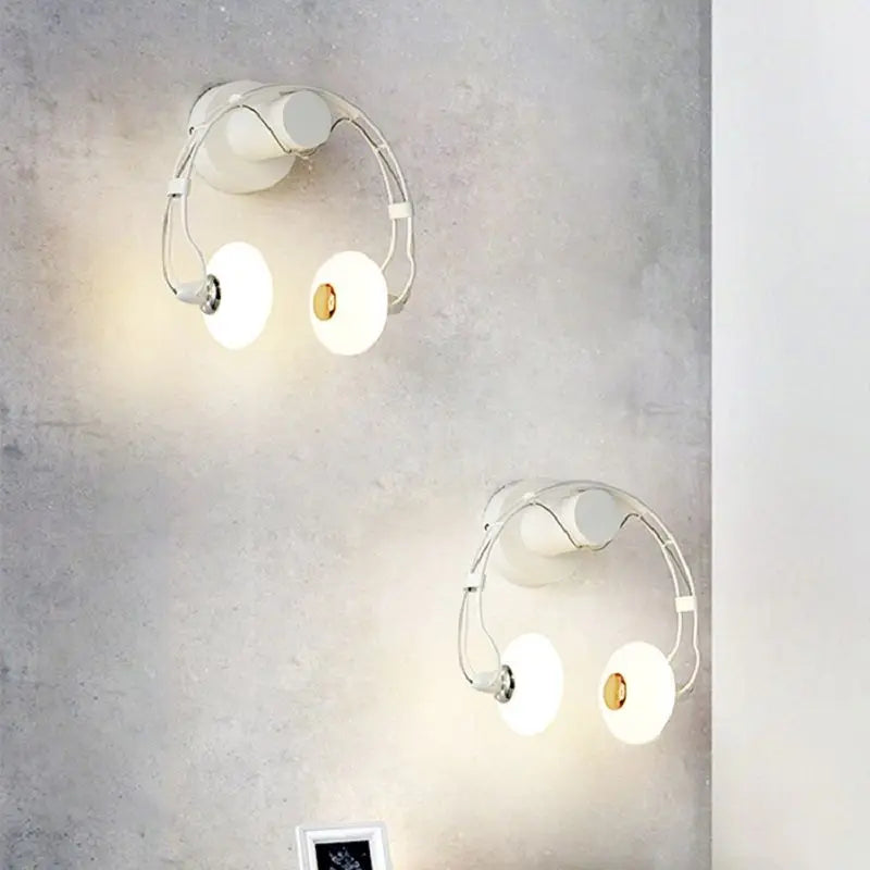 Creative LED wall light in headphone design - vue 6 sur 9