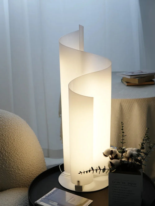 Minimalist desk lamp in clear acrylic and decorative aluminium - vue 2 sur 7