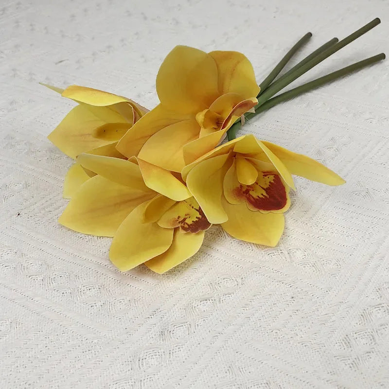 Artificial flower bouquet for warm and modern decor