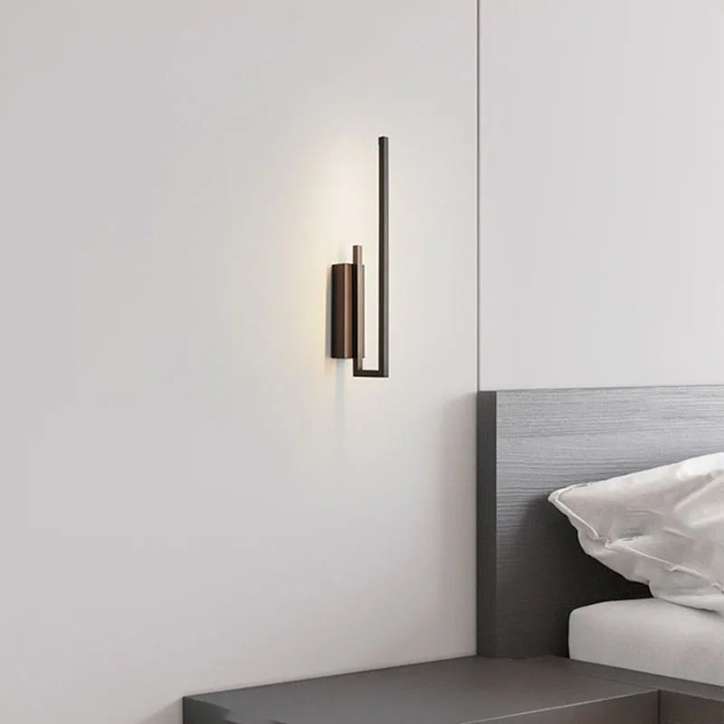 Modern brass wall light for multiple spaces - vue 4 sur 8