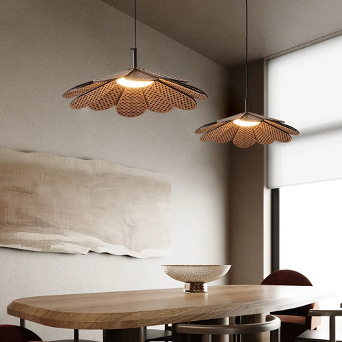 Korean wood petal-shaped pendant light with adjustable cord - vue 3 sur 8
