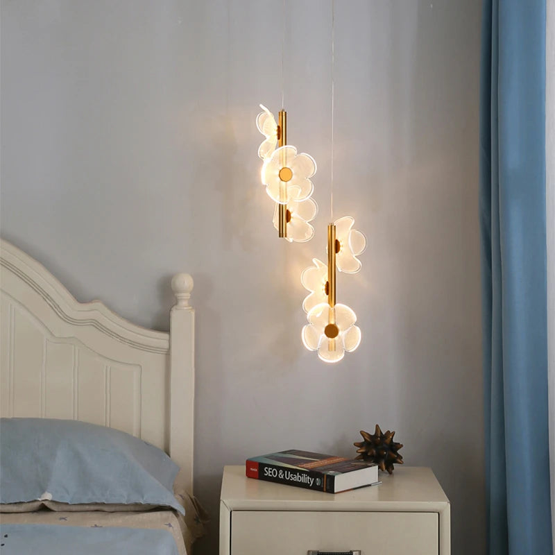 Modern creative flower-shaped bedside lamp