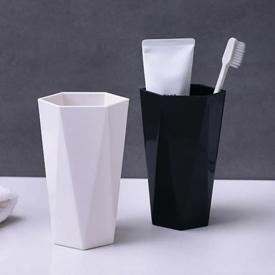 Solid plastic mouthwash and toothbrush cup - vue 6 sur 9