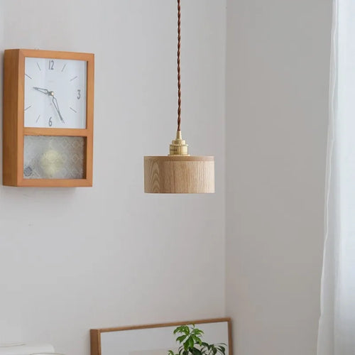 Nordic modern wood pendant light with brass fixture - vue 6 sur 10