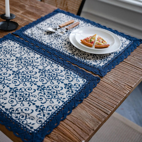 Chemin de table bleu marine dentelle motif porcelaine - vue 5 sur 5