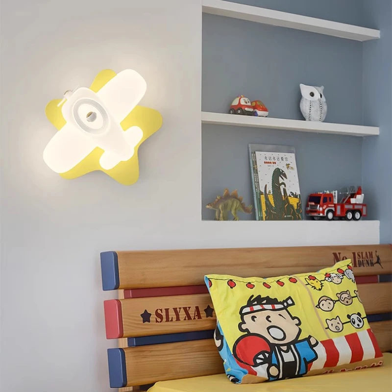 Helicopter wall light for a modern and cosy children's bedroom - vue 3 sur 16
