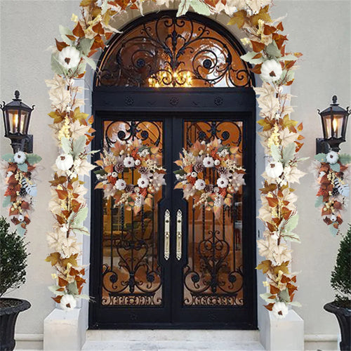 Autumn garland with pumpkins, berries and maple leaves - vue 8 sur 9