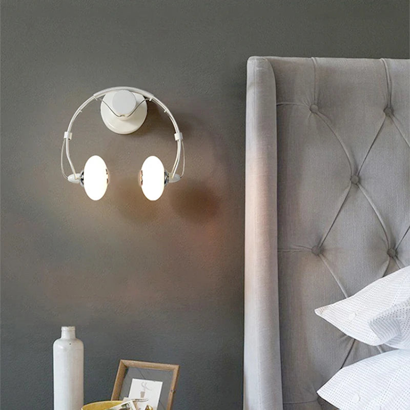 Creative LED wall light in headphone design - vue 4 sur 9