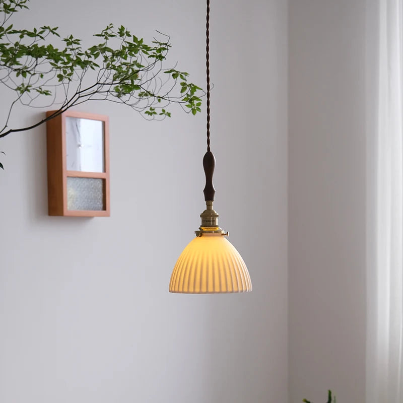 Nordic vintage ceramic and brass pendant chandelier - vue 4 sur 10