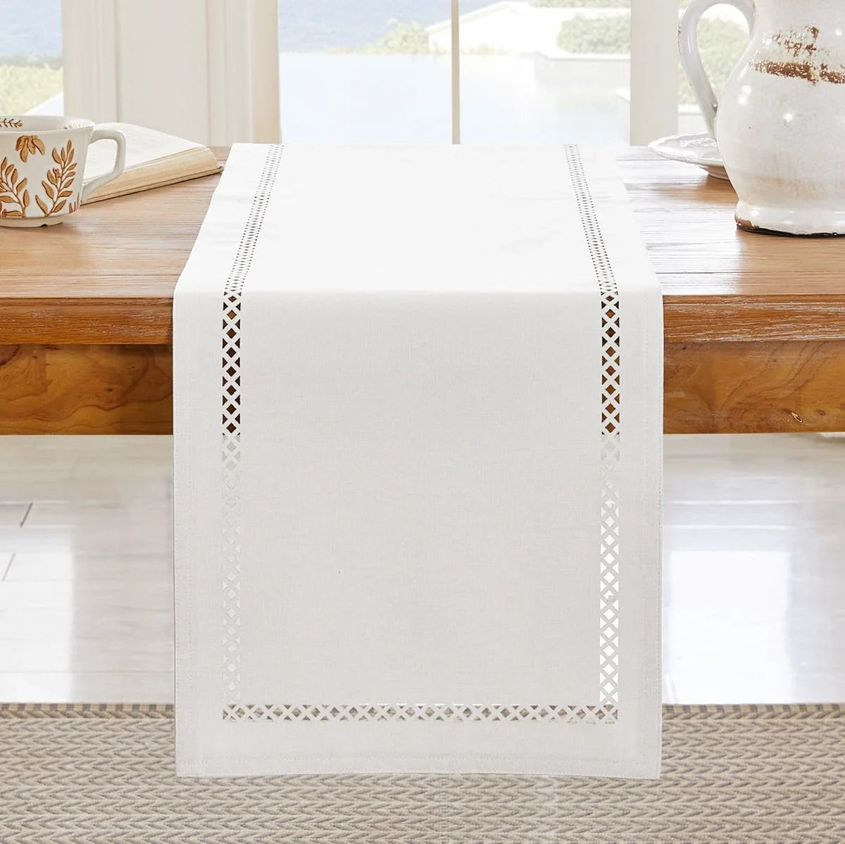 Modern openwork linen table runner for dining - vue 9 sur 13