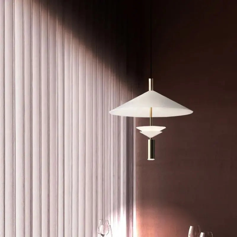Minimalist postmodern flying saucer pendant light - vue 4 sur 10