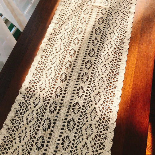 Boho crochet lace table runner with beige tassels - vue 6 sur 6